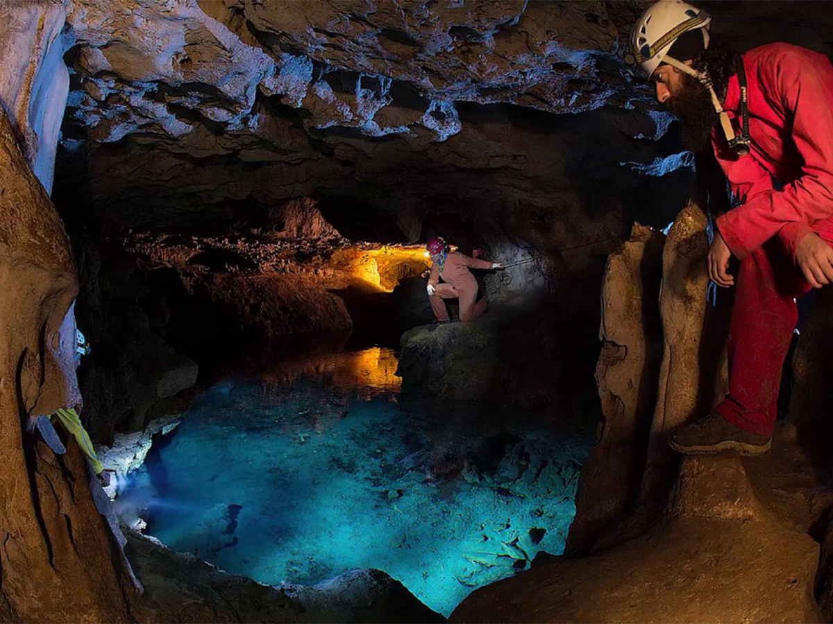 grotta di punta degli stretti